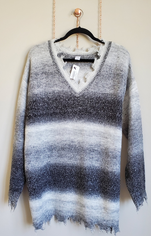 CY GREY DISTRESSED SWEATER